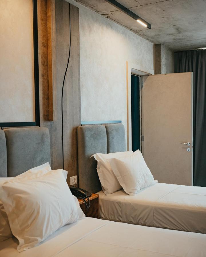 Amr Hotel - Durres Škalngur 外观 照片