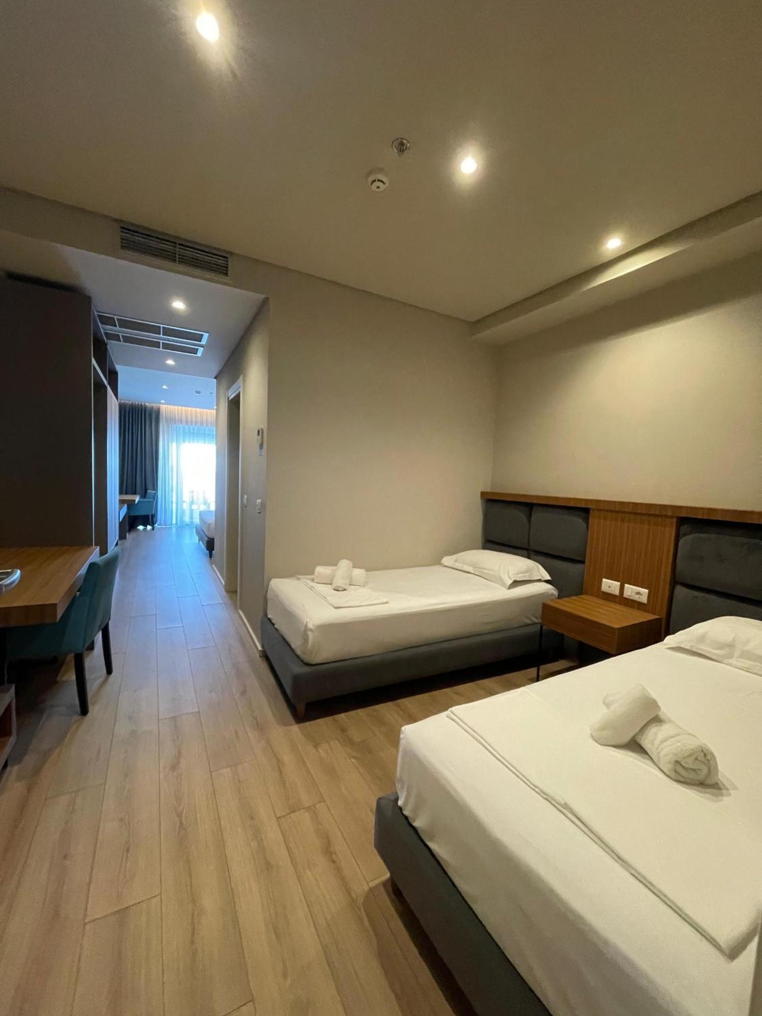 Amr Hotel - Durres Škalngur 外观 照片